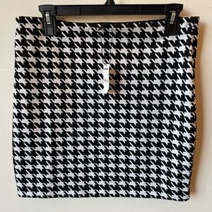 Brand new Express black and white herringbone skirt. Size M